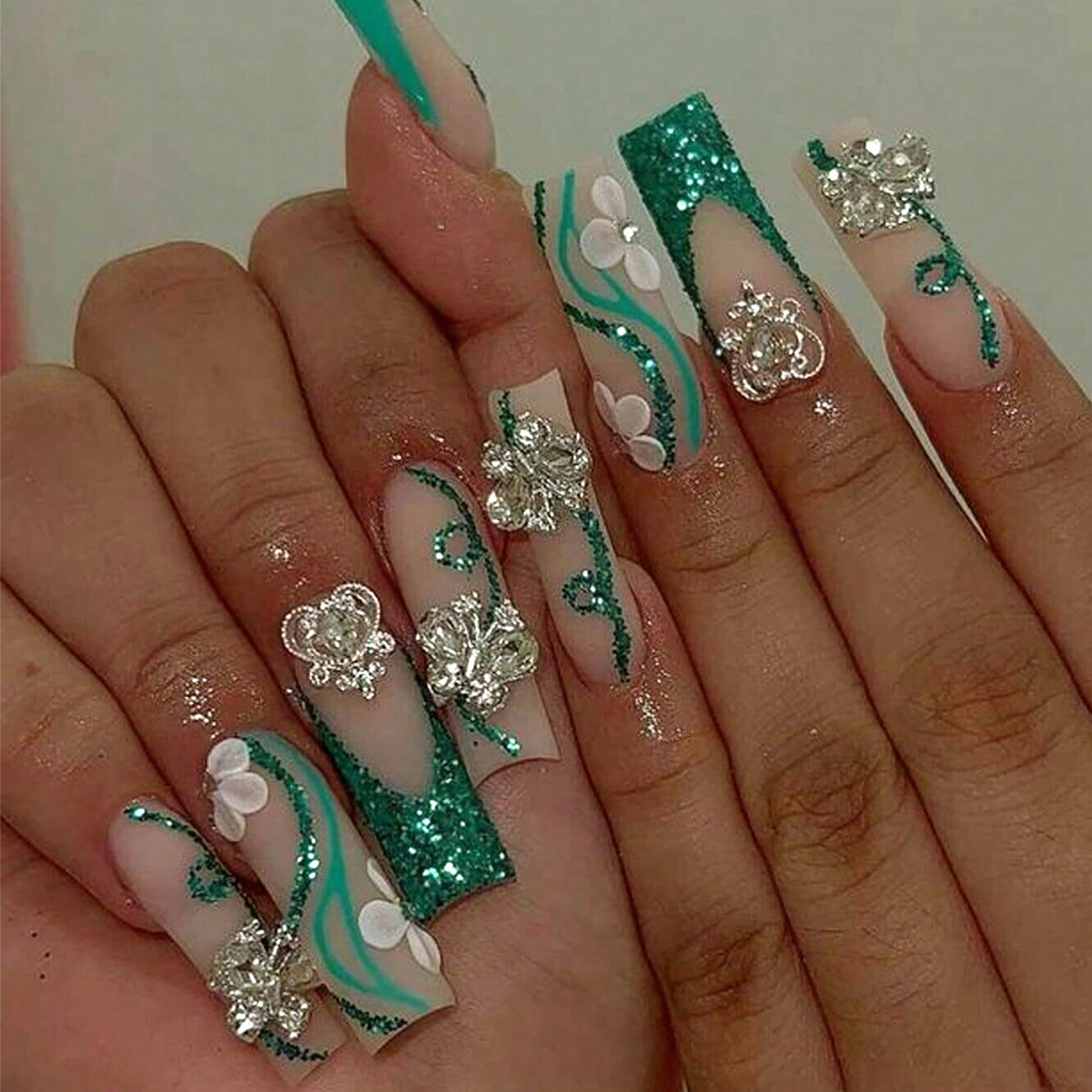 Nail Art Aesthetic - กดโลงศพยาวบนเล็บนักบัลเล่ต์เล็บปลอมกาวมันวาวบนเล็บสีเขียวฝรั่งเศสปลายเล็บอะคริลิกากเพชรส่องแสงเป็นประกายวิบวับปลายด้านศิลปะ