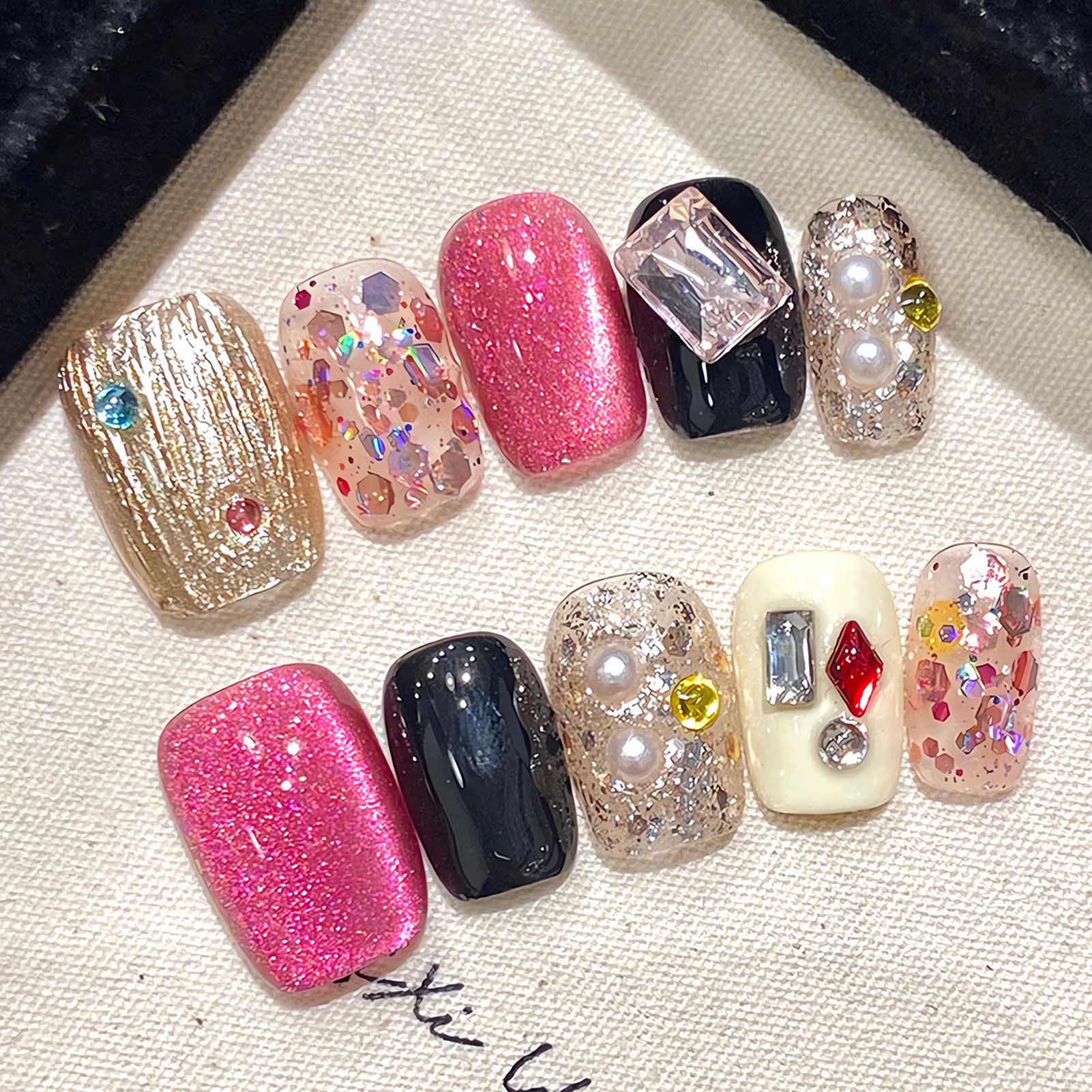 Nail Art Aesthetic - เล็บปลอมสีชมพูแวววาวแบบทำด้วยมือเล็บปลอมมันวาวดีไซน์คริสตัลแวววาวทรงสี่เหลี่ยมสั้นดวงตาแมว