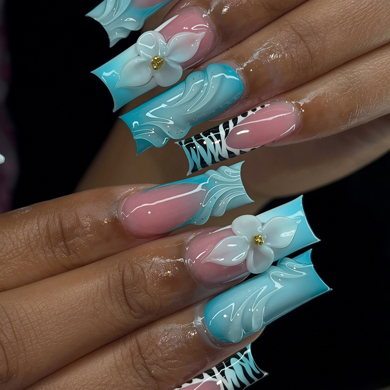 Nail Art Zebra - 24 ชิ้น เล็บปลอมสไตล์ฝรั่งเศสสีฟ้าไล่เฉด พร้อมดีไซน์ทรงสี่เหลี่ยมยาว แบบกดติด อะคริลิก
