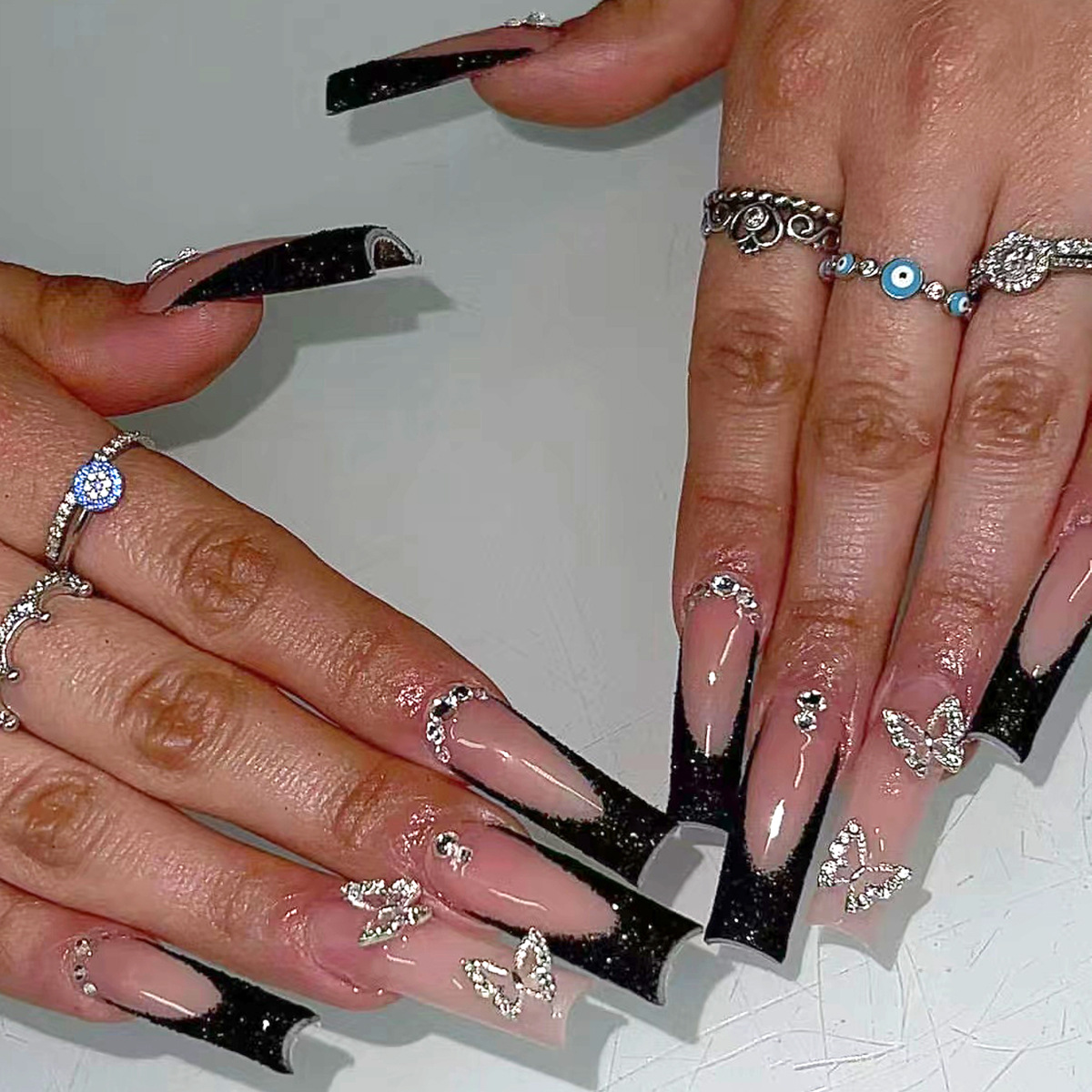 Nail Art Aesthetic - ชุดเล็บปลอมสีดำแบบฝรั่งเศส 24 ชิ้น ลายผีเสื้อประดับเพชร ทรงสี่เหลี่ยมยาว กดติดเล็บปลอมแบบถอดได้