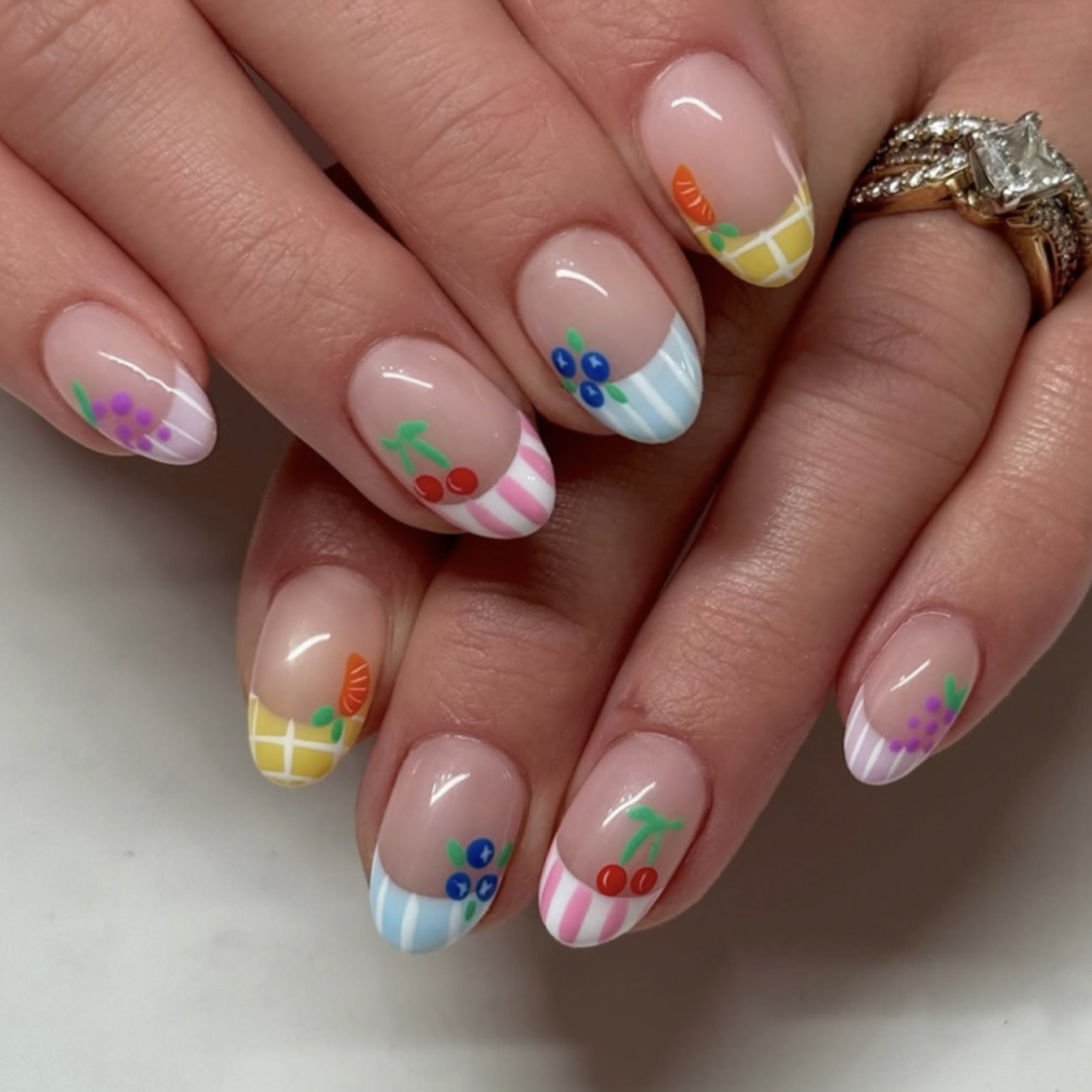 24 ชิ้น Simple อัลมอนด์เล็บเคล - Nail Art Aesthetic บทวิจารณ์และราคา