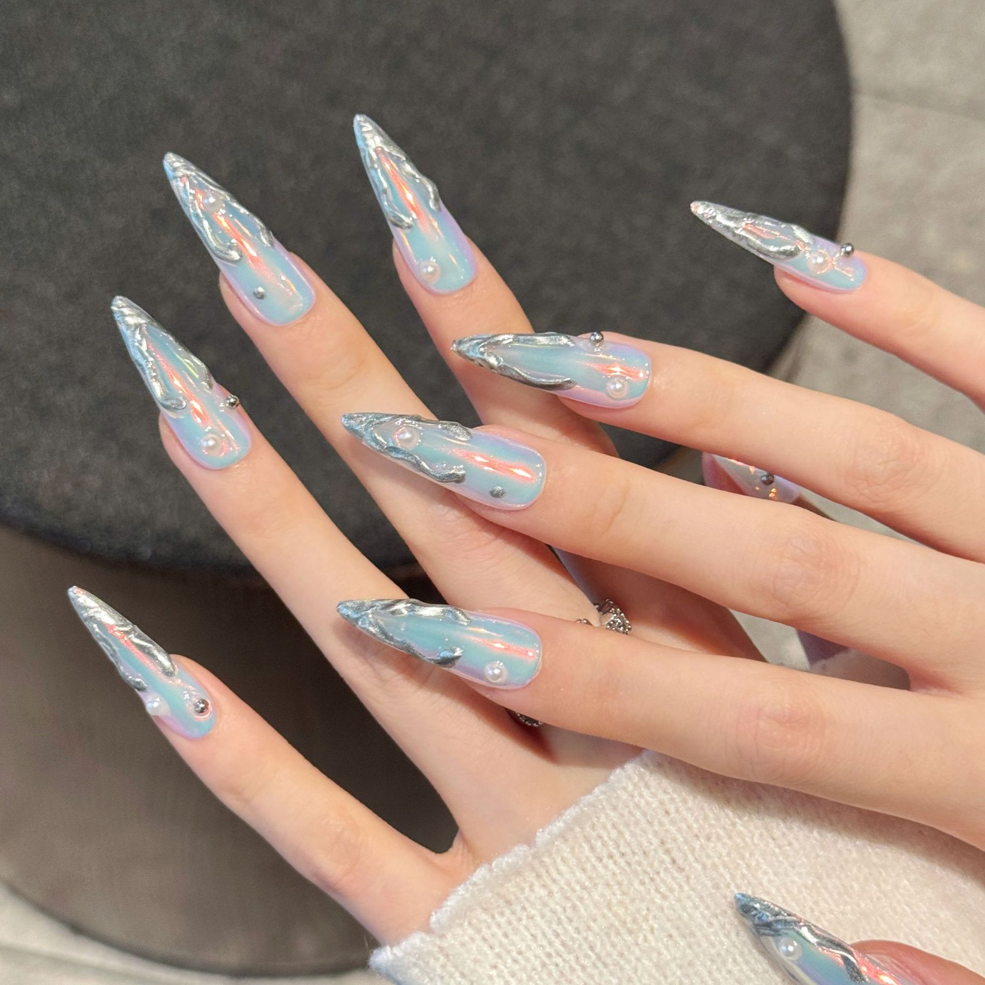 เล็บปลอมทรงสติลเลตโต้สีเงินออโ - Nail Art Aesthetic บทวิจารณ์และราคา
