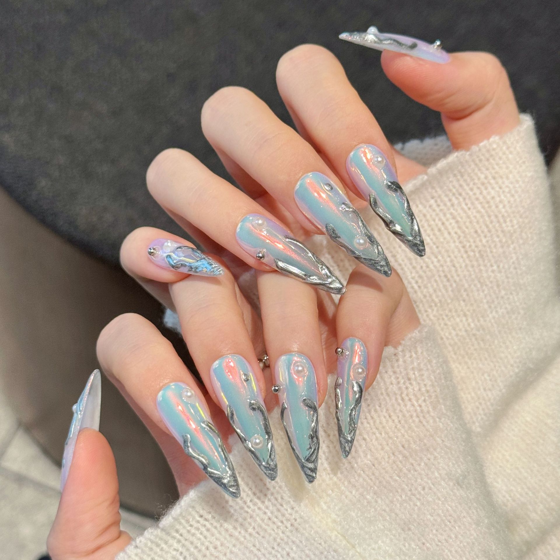 เล็บปลอมทรงสติลเลตโต้สีเงินออโ - Nail Art Aesthetic บทวิจารณ์และราคา