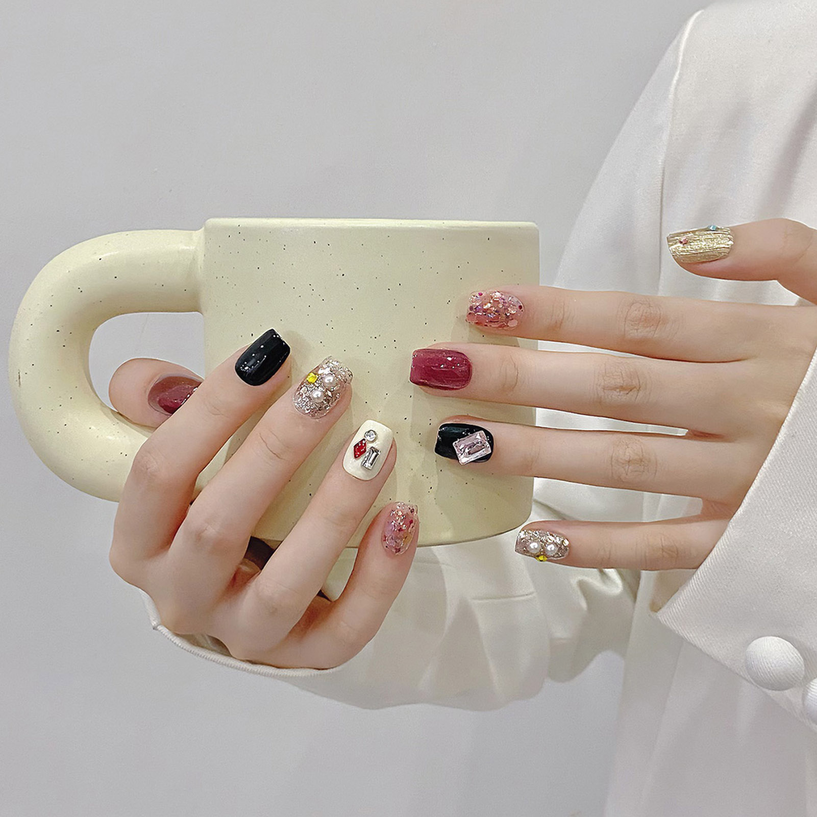 เล็บปลอมสีชมพูแวววาวแบบทำด้วยม - Nail Art Aesthetic บทวิจารณ์และราคา