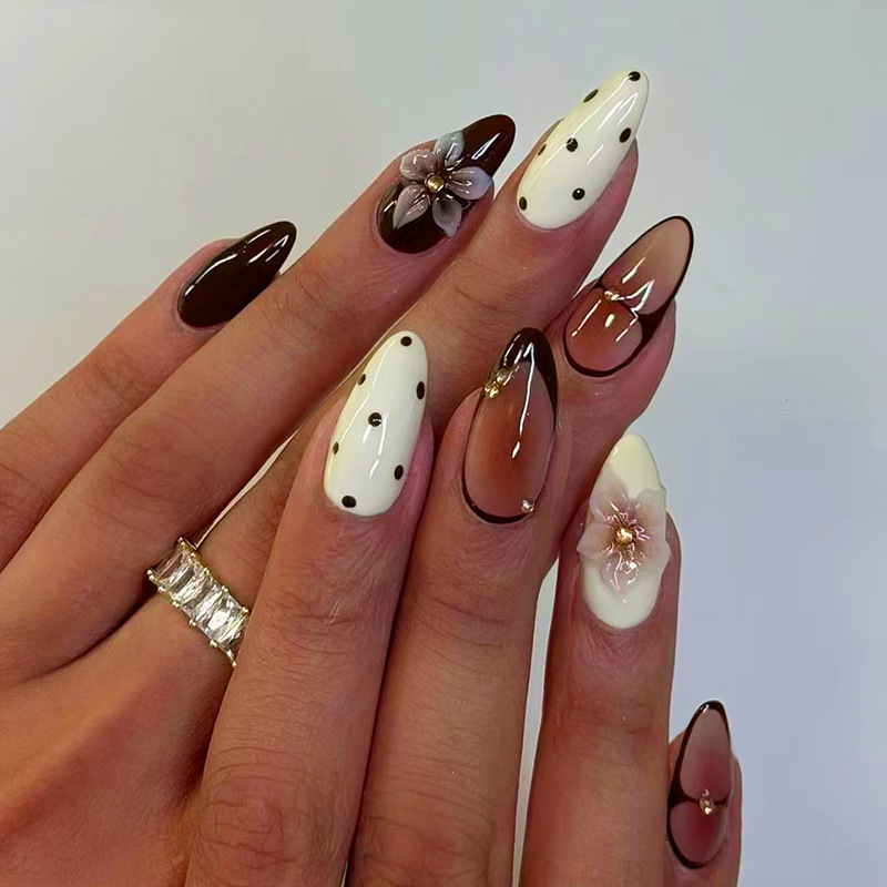 ชุดเล็บปลอมแบบกดติด 24 ชิ้น ลา - Nail Art Aesthetic บทวิจารณ์และราคา