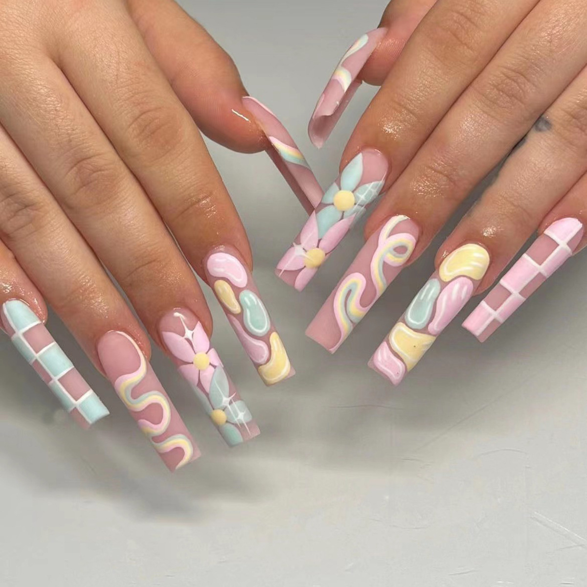 ชุดเล็บปลอมสีดำแบบฝรั่งเศส 24  - Nail Art Aesthetic บทวิจารณ์และราคา