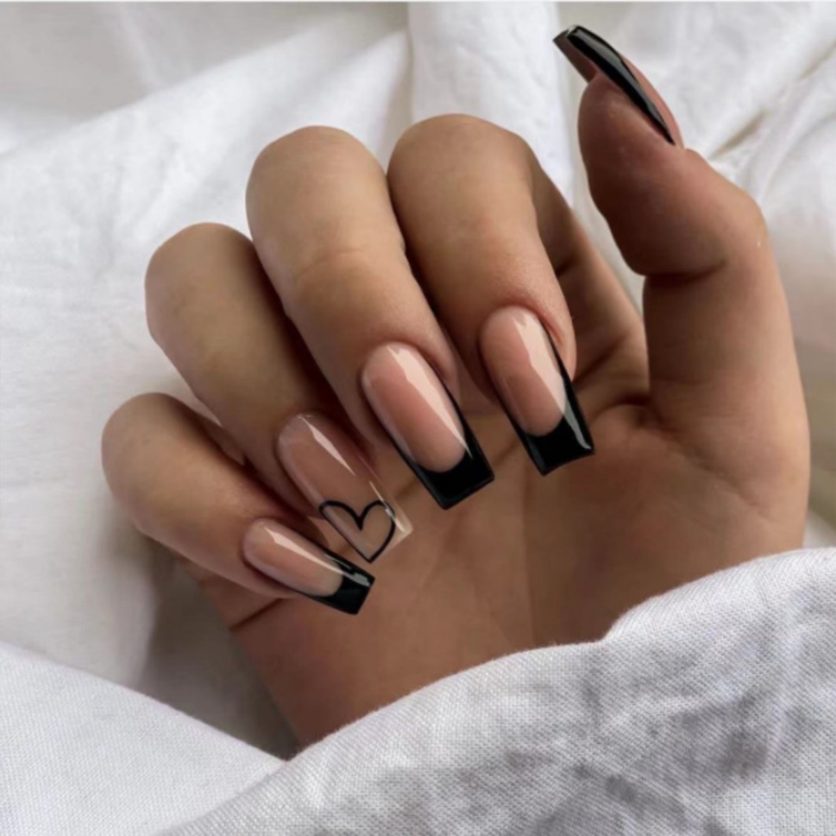 ชุดเล็บปลอมสีดำแบบฝรั่งเศส 24  - Nail Art Aesthetic บทวิจารณ์และราคา