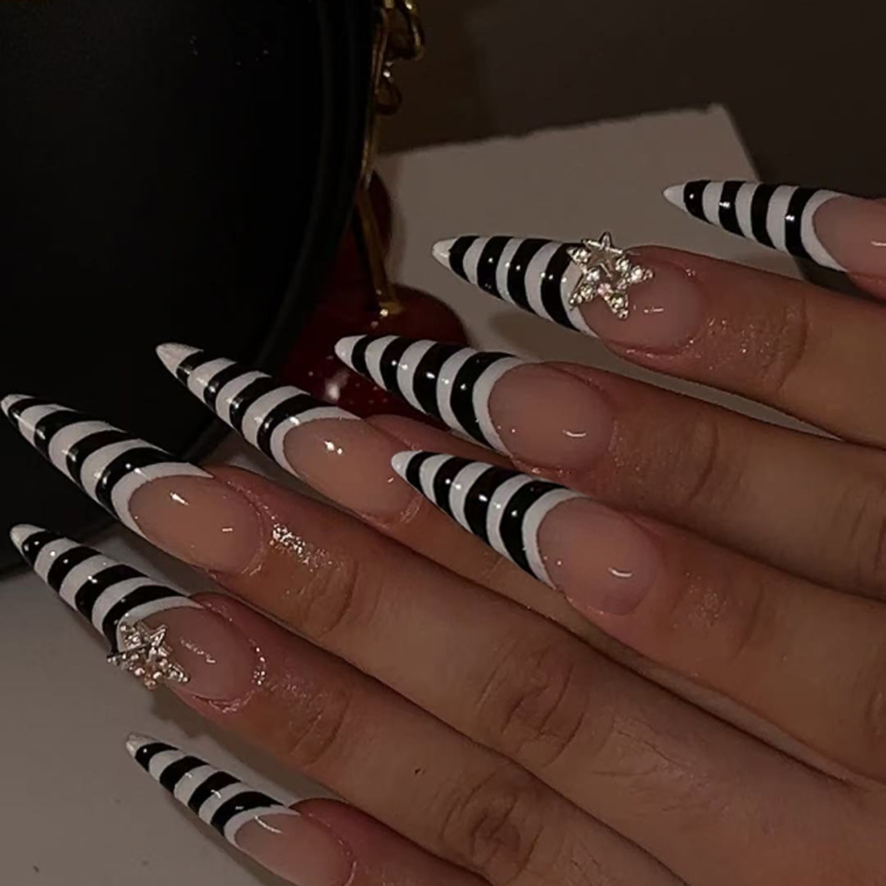 เล็บปลอมลายม้าลายขาวดำ 24 ชิ้น - Nail Art Zebra บทวิจารณ์และราคา