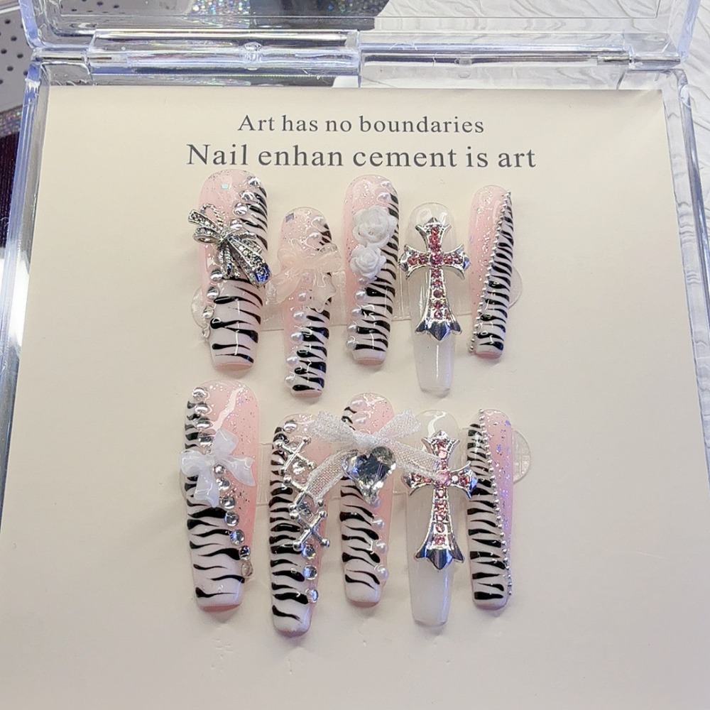 เล็บปลอมแบบกดติดลายม้าลายสีชมพ - Nail Art Zebra บทวิจารณ์และราคา